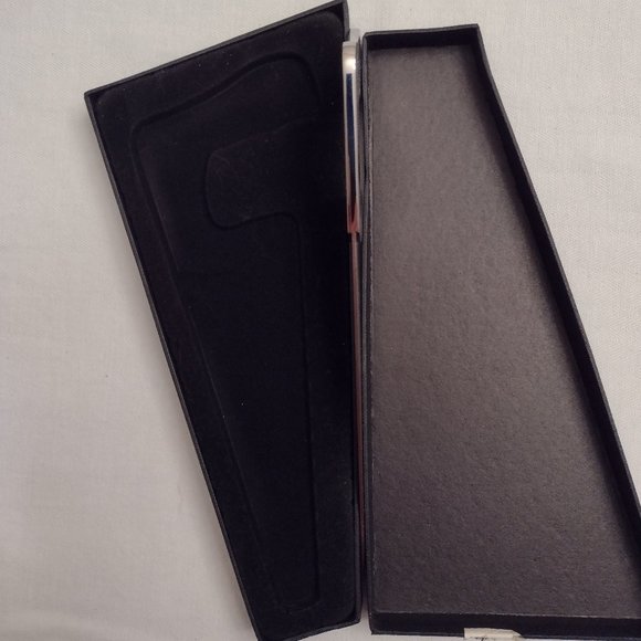 NWT Saw shaped slicer. Perfect for Groom's cake! Never used. Beautiful. - Picture 7 of 8